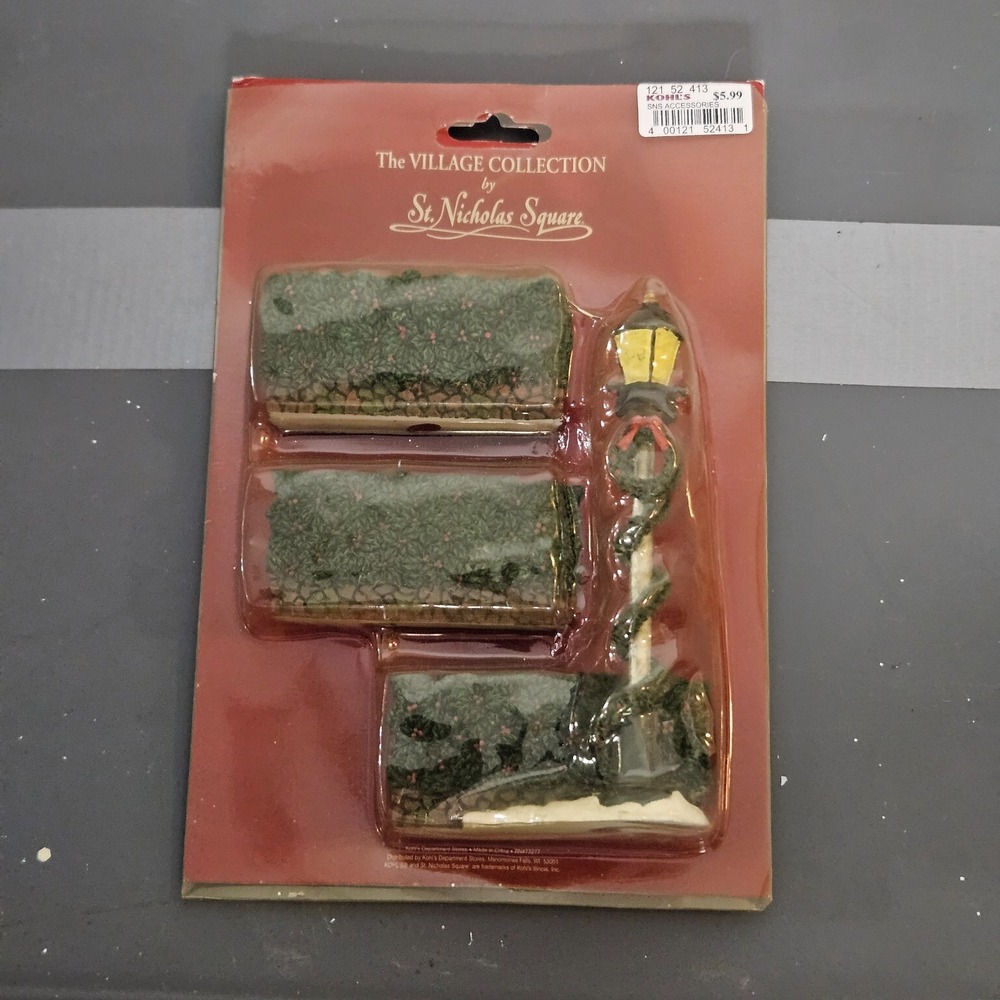 St. Nicholas Square Lamp Post and Hedges Shrubs Village Accessories NOS